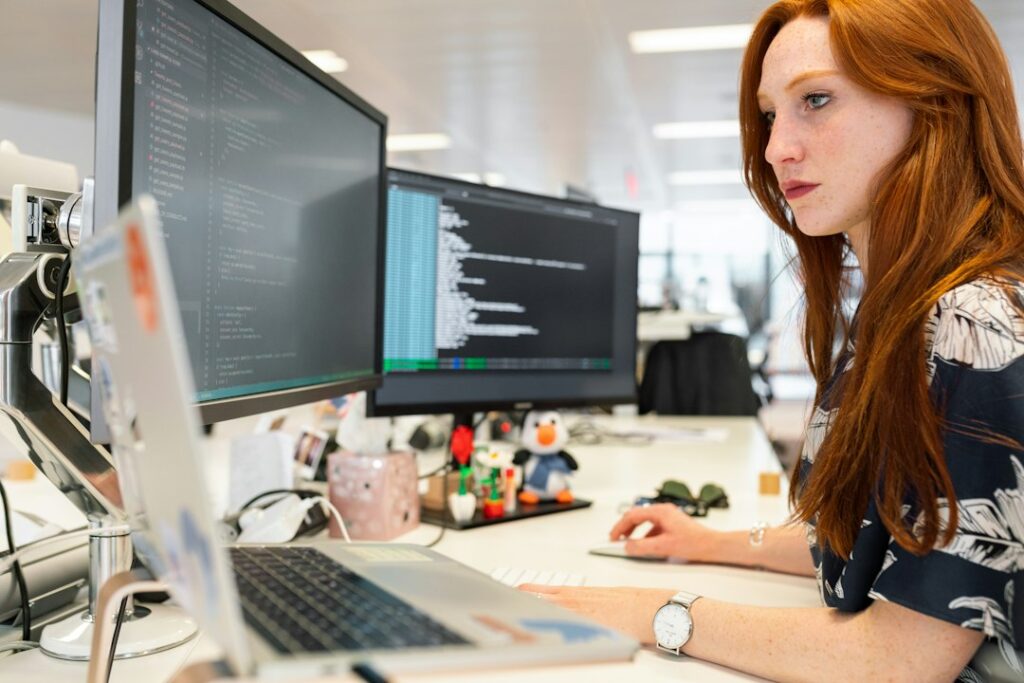 企業比較記事の業界実写イメージ